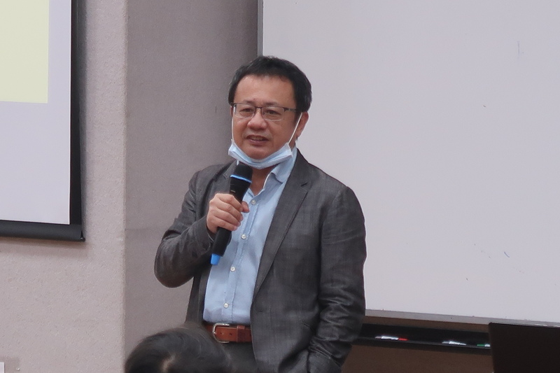 台灣中小企業聯合輔導基金會 賴坤成董事長、蔡佳容協理 蒞校演講